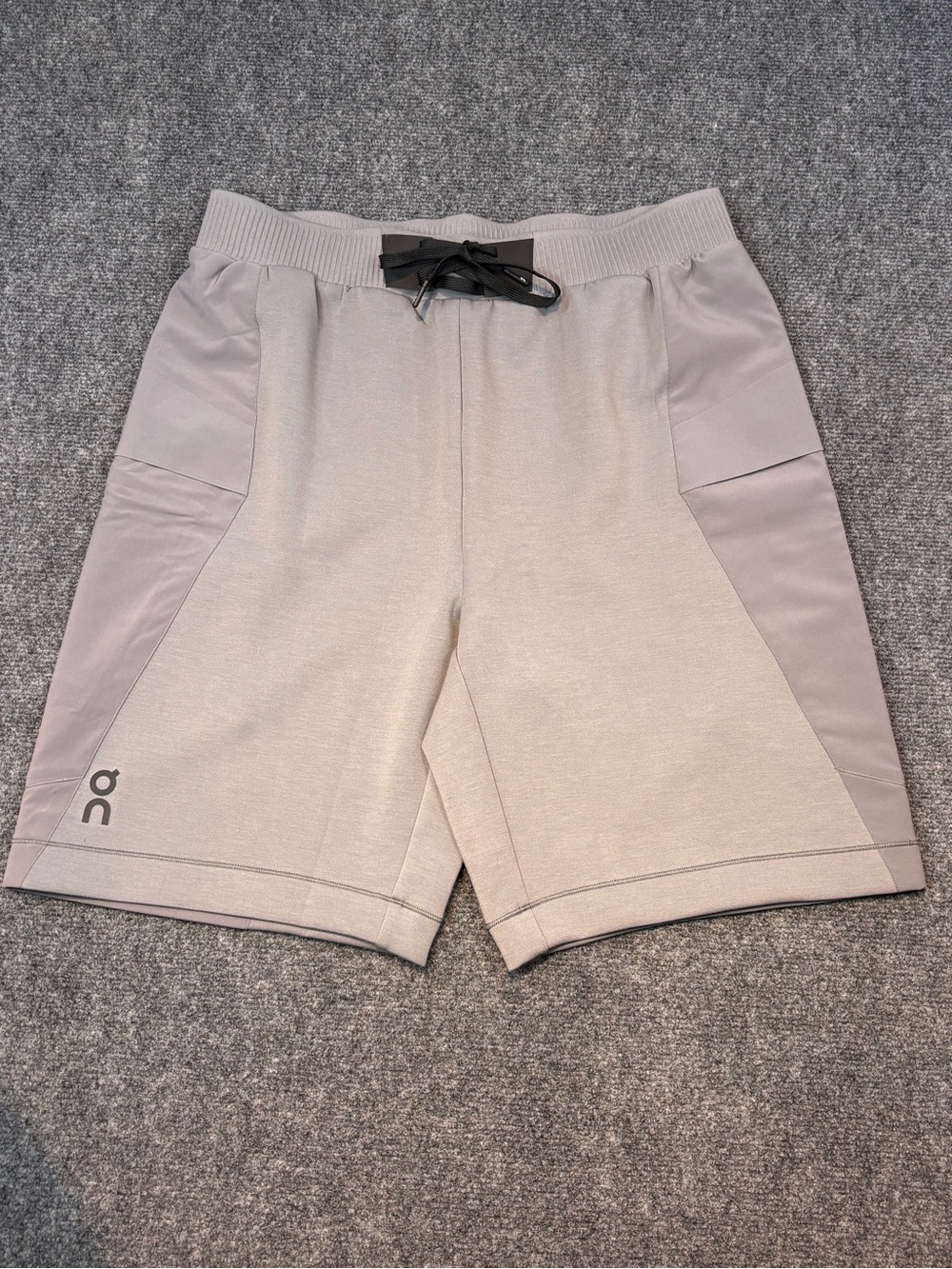 On Cloud Movement Athletic men’s shorts size LG.